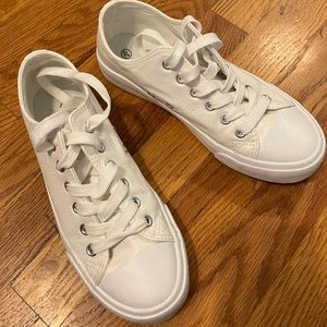 White faux leather tennis shoes